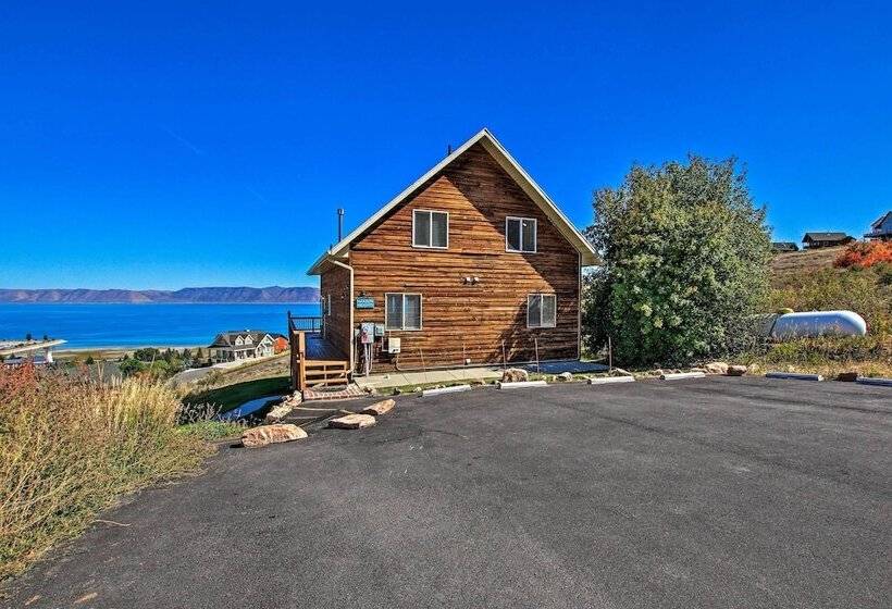 Garden City Lake House: Hot Tub & Views!