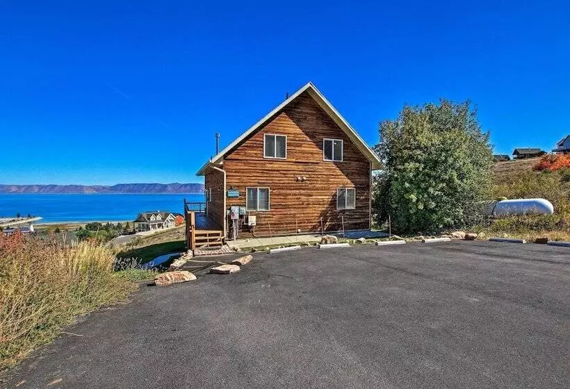 Garden City Lake House: Hot Tub & Views!