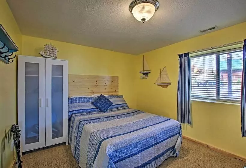 Garden City Lake House: Hot Tub & Views!