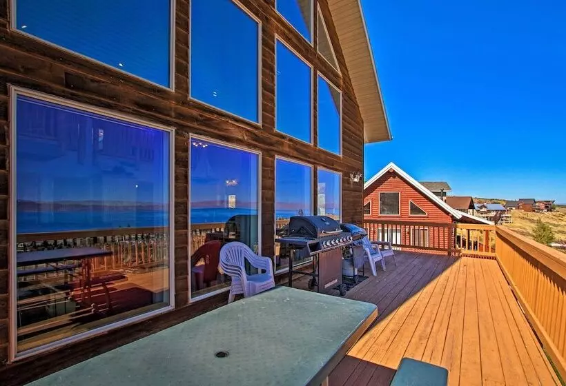 Garden City Lake House: Hot Tub & Views!