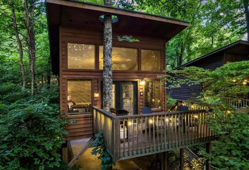 ホテル Rivers Edge Treehouses