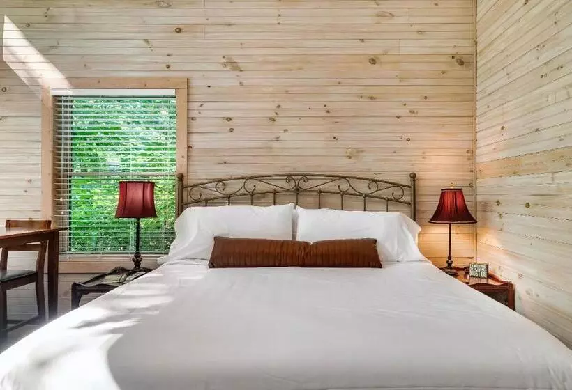 ホテル Rivers Edge Treehouses