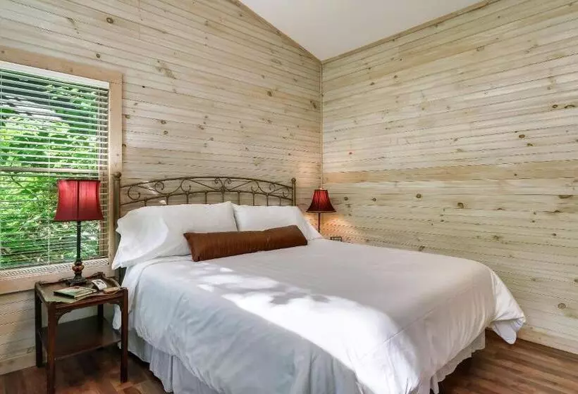 ホテル Rivers Edge Treehouses