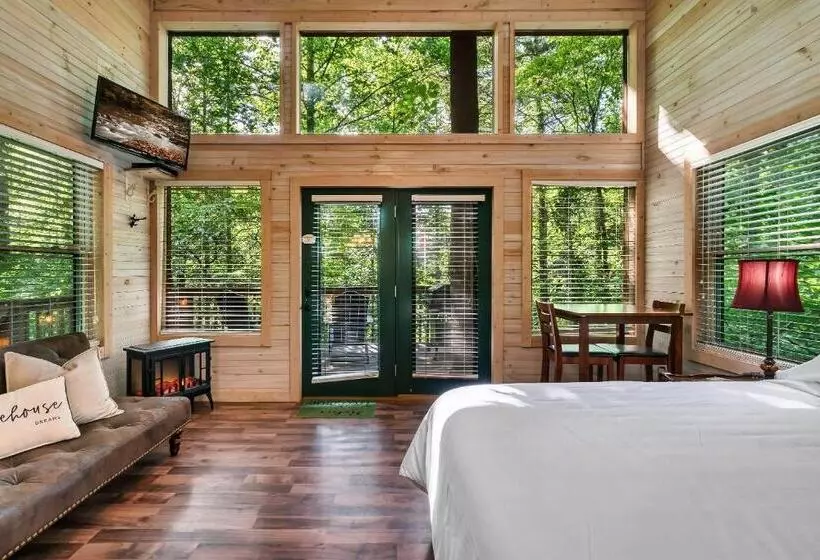 ホテル Rivers Edge Treehouses