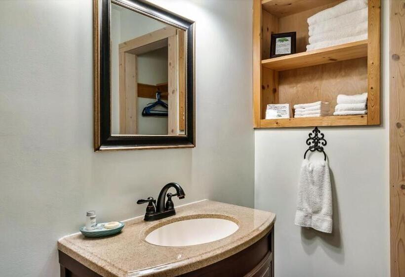 酒店 Rivers Edge Treehouses