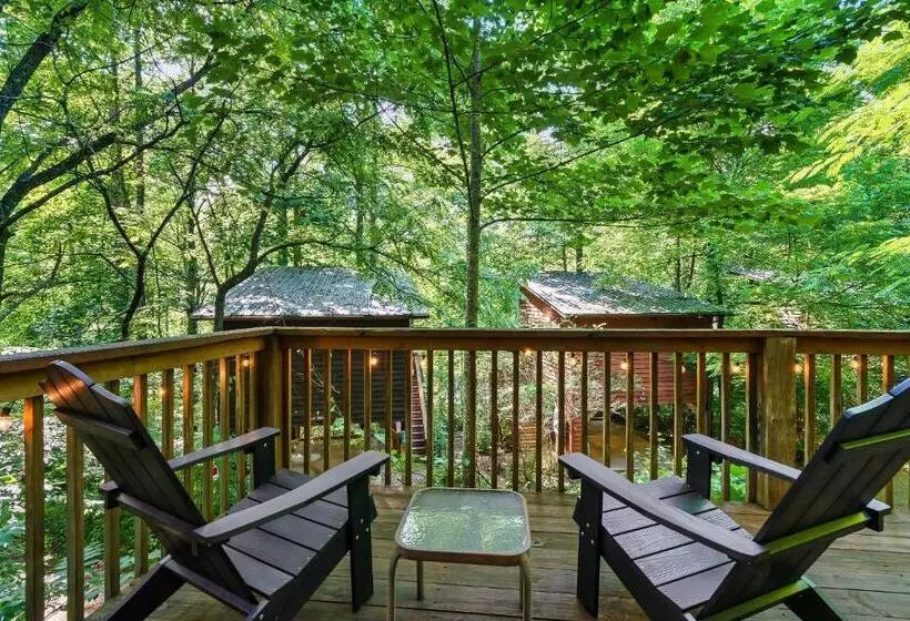 ホテル Rivers Edge Treehouses