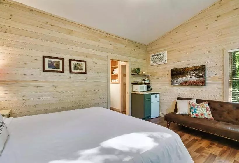 ホテル Rivers Edge Treehouses