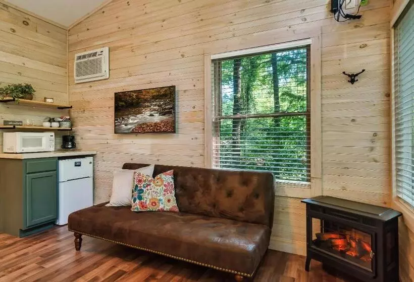 ホテル Rivers Edge Treehouses