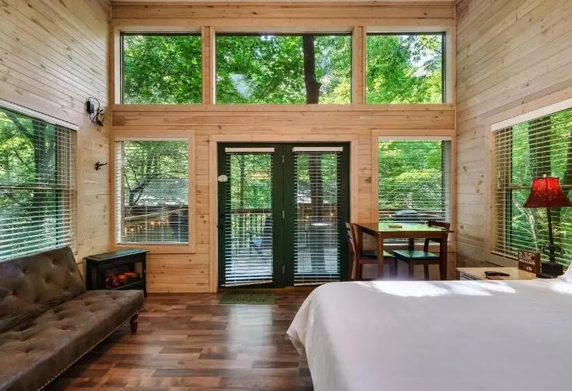 ホテル Rivers Edge Treehouses