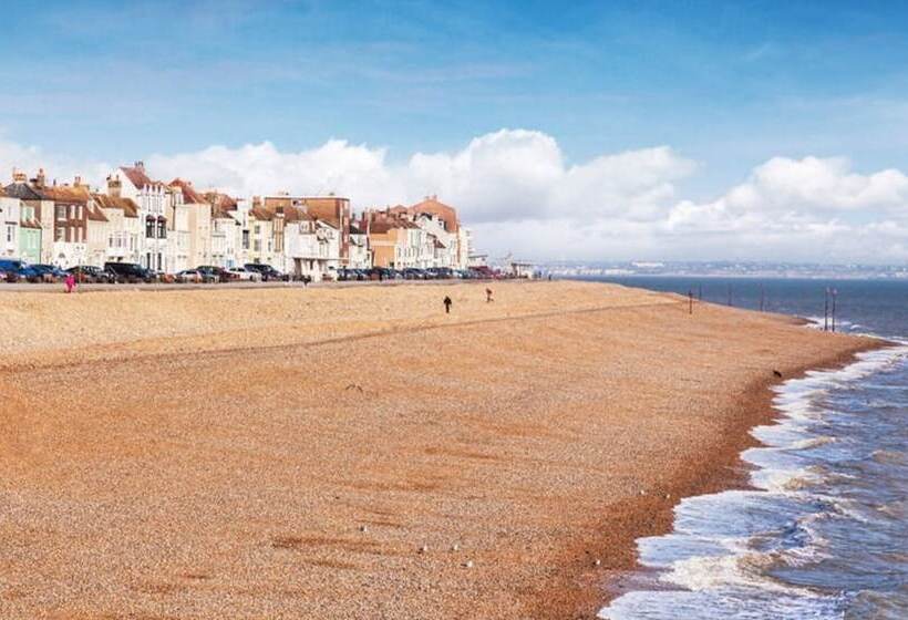 2 Bed 2  Bath Cottage Half Price Monthly Booking