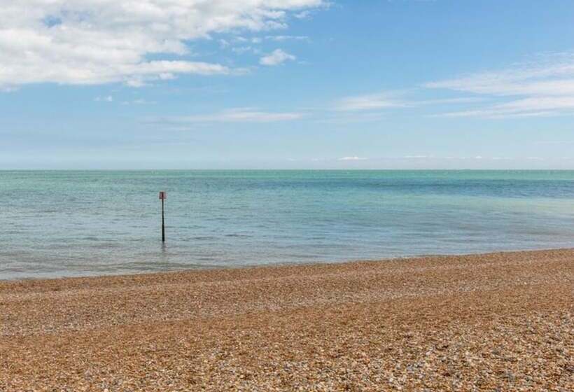 2 Bed 2  Bath Cottage Half Price Monthly Booking