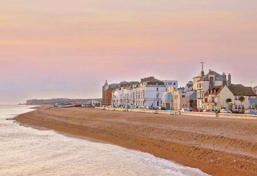 2 Bed 2  Bath Cottage Half Price Monthly Booking