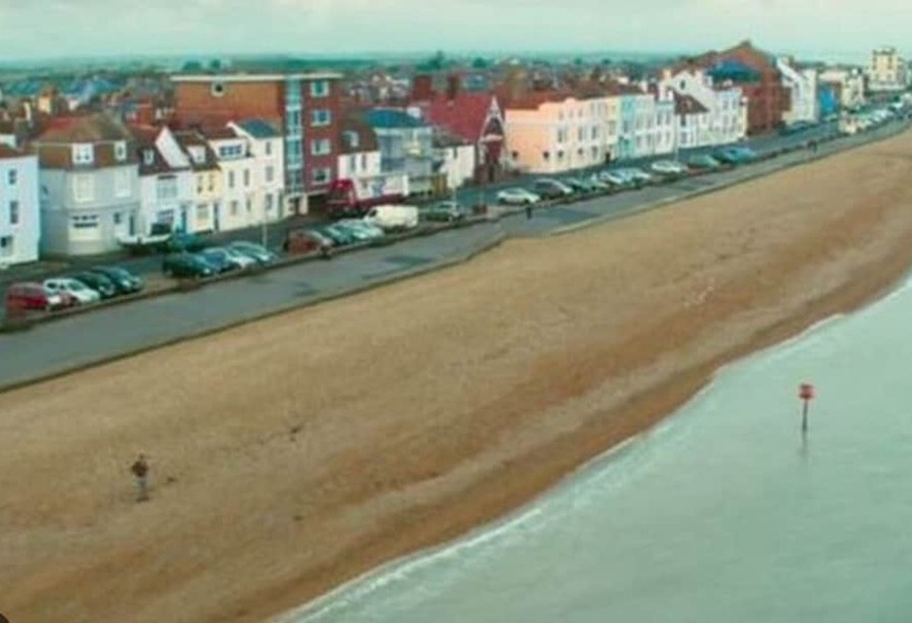 2 Bed 2  Bath Cottage Half Price Monthly Booking