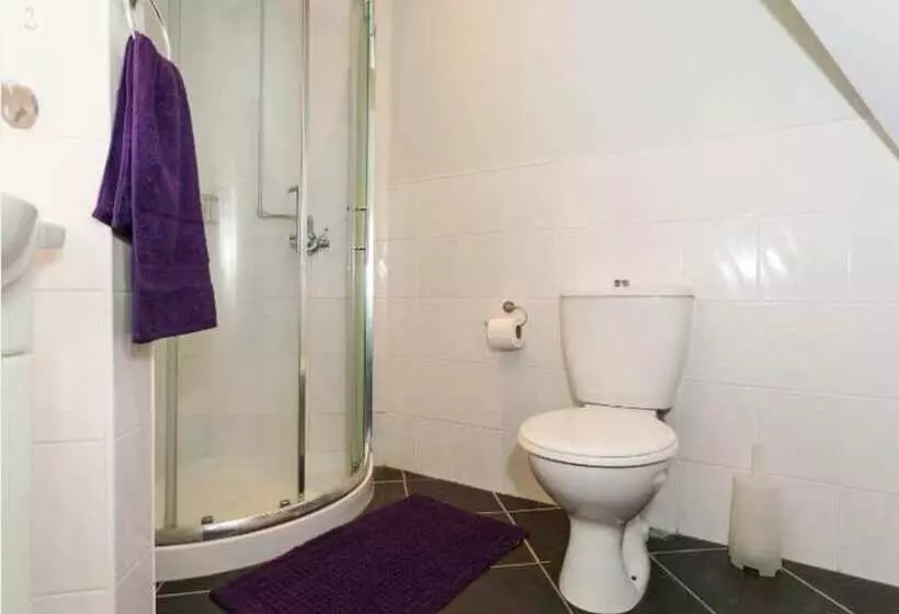 2 Bed 2  Bath Cottage Half Price Monthly Booking