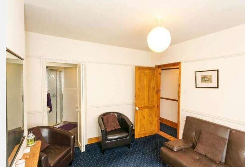 2 Bed 2  Bath Cottage Half Price Monthly Booking