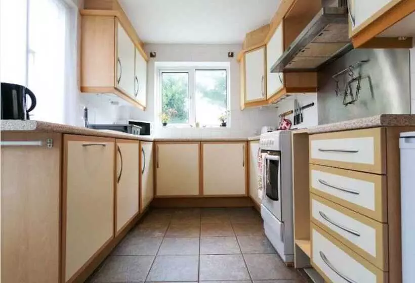 2 Bed 2  Bath Cottage Half Price Monthly Booking