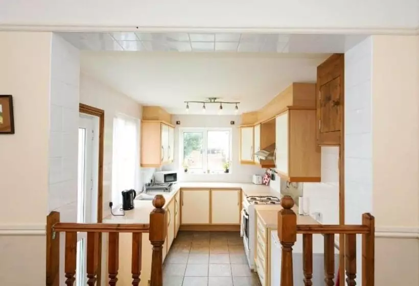 2 Bed 2  Bath Cottage Half Price Monthly Booking