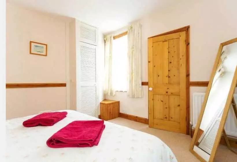 2 Bed 2  Bath Cottage Half Price Monthly Booking