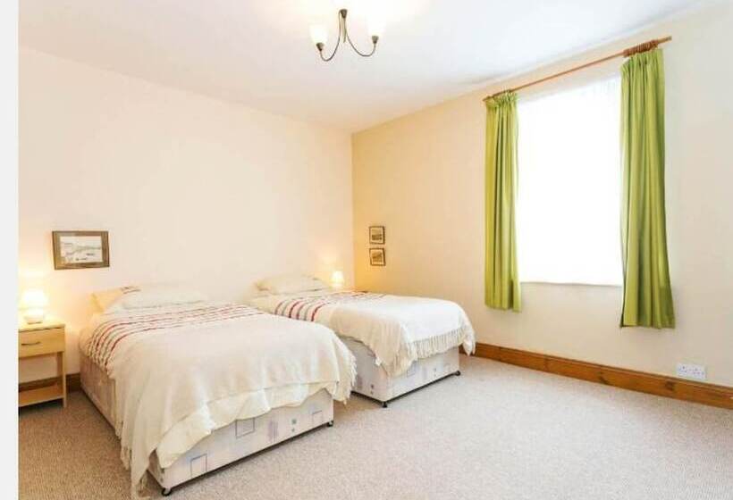 2 Bed 2  Bath Cottage Half Price Monthly Booking