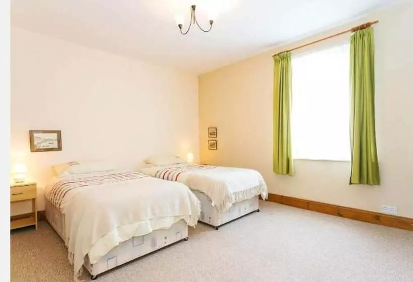 2 Bed 2  Bath Cottage Half Price Monthly Booking