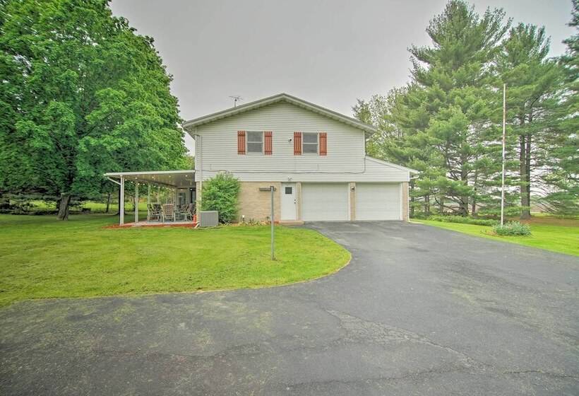 Inviting Twin Lakes Home W/ Indoor + Outdoor Bars!