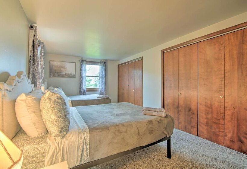 Inviting Twin Lakes Home W/ Indoor + Outdoor Bars!