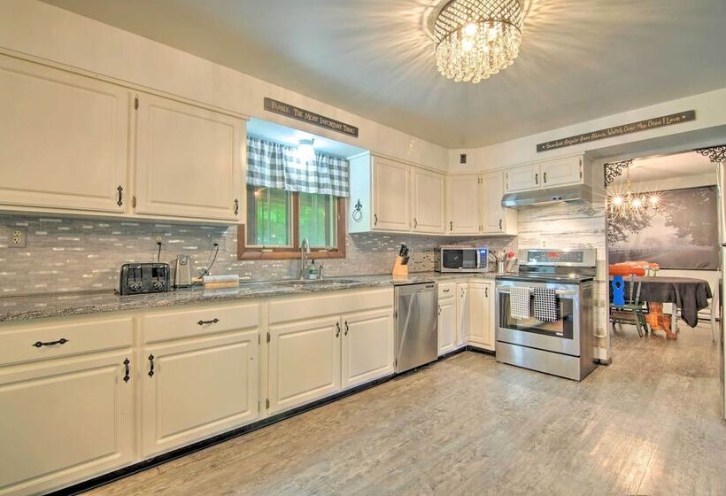 Inviting Twin Lakes Home W/ Indoor + Outdoor Bars!