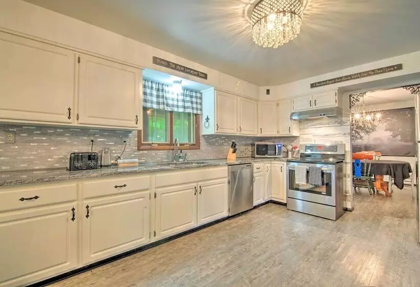 Inviting Twin Lakes Home W/ Indoor + Outdoor Bars!