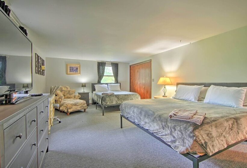 Inviting Twin Lakes Home W/ Indoor + Outdoor Bars!