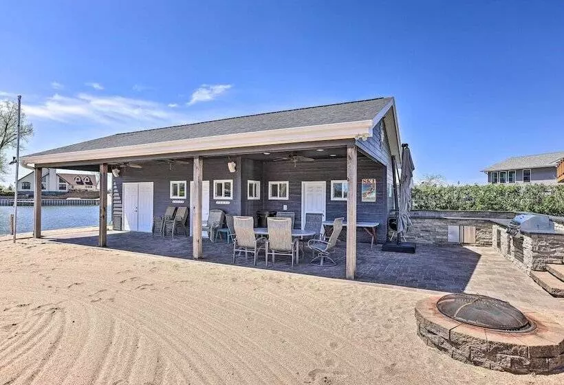 Lakefront Bellevue Home: Private Beach & Fire Pit!