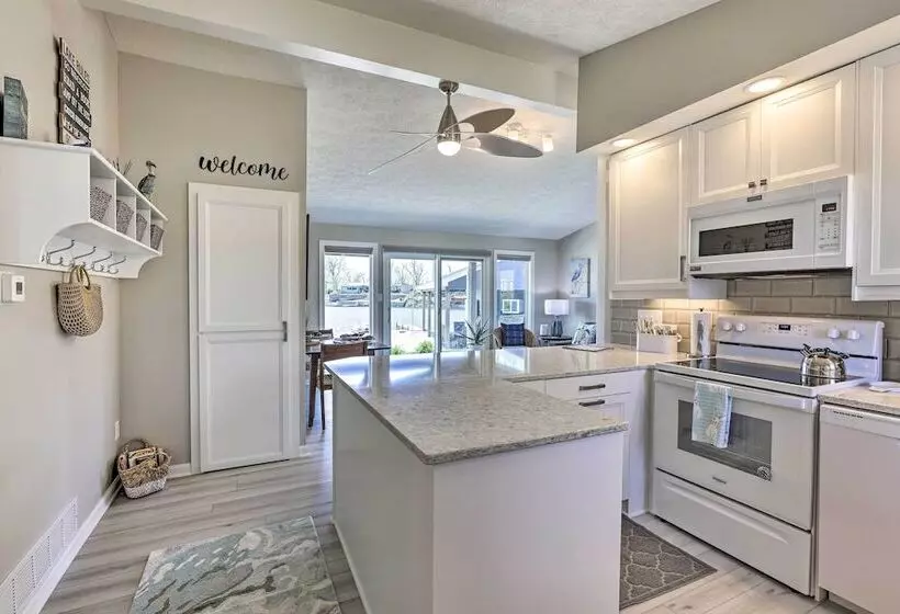 Lakefront Bellevue Home: Private Beach & Fire Pit!