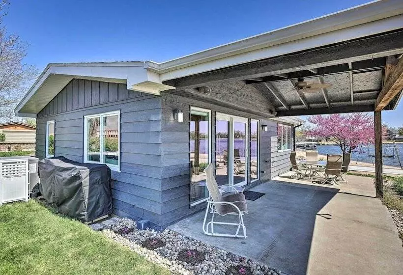 Lakefront Bellevue Home: Private Beach & Fire Pit!