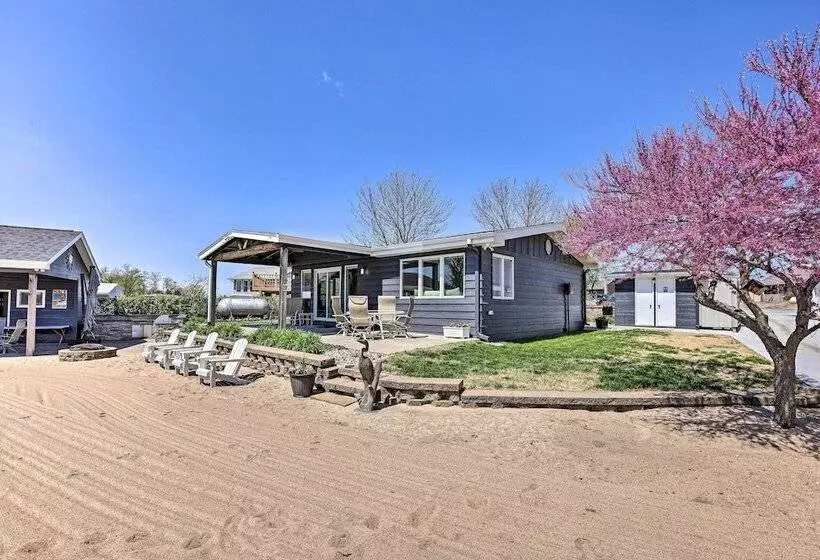 Lakefront Bellevue Home: Private Beach & Fire Pit!