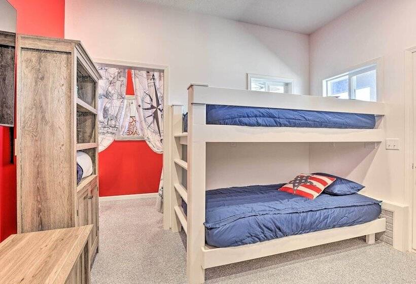 Lakefront Bellevue Home: Private Beach & Fire Pit!