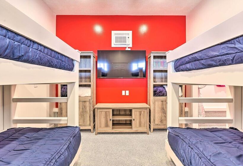 Lakefront Bellevue Home: Private Beach & Fire Pit!