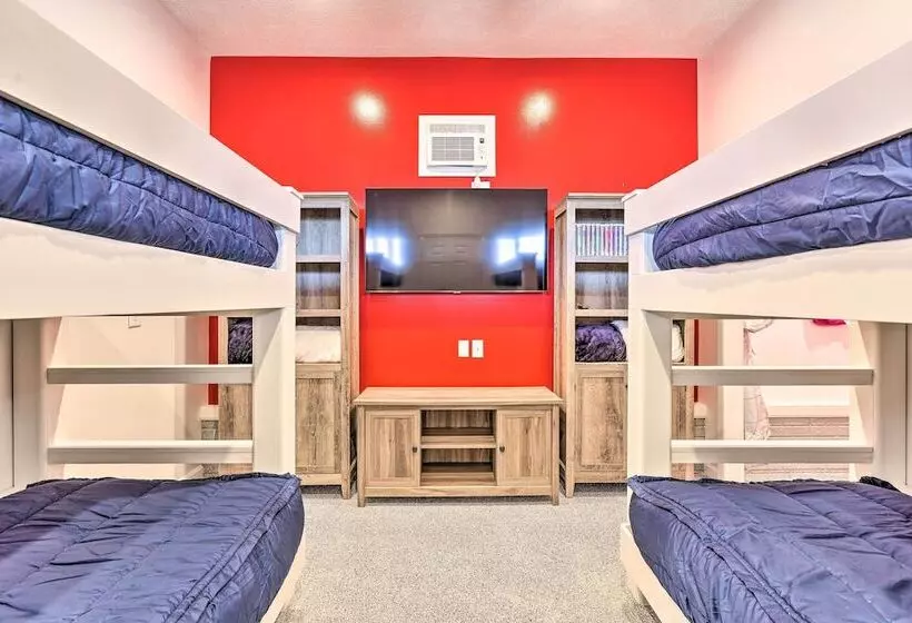 Lakefront Bellevue Home: Private Beach & Fire Pit!