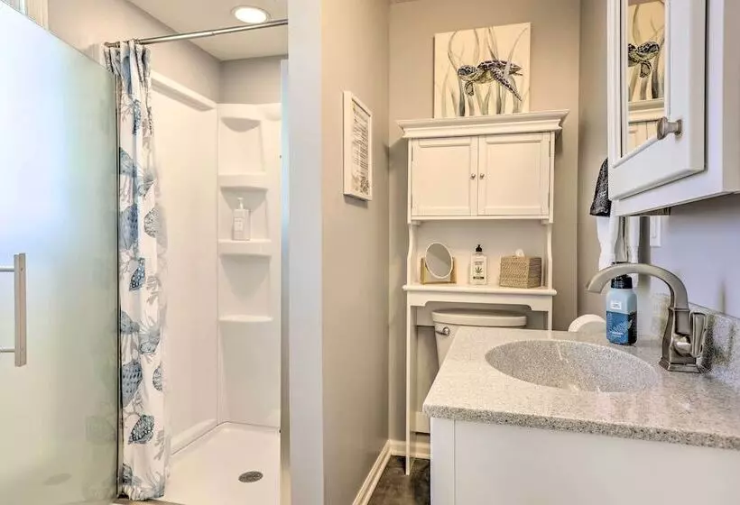 Lakefront Bellevue Home: Private Beach & Fire Pit!