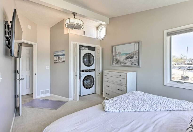 Lakefront Bellevue Home: Private Beach & Fire Pit!