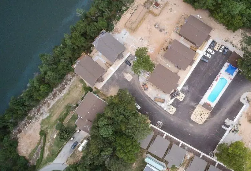 Lavish Retreat W/ Decks, Steps To Table Rock Lake!