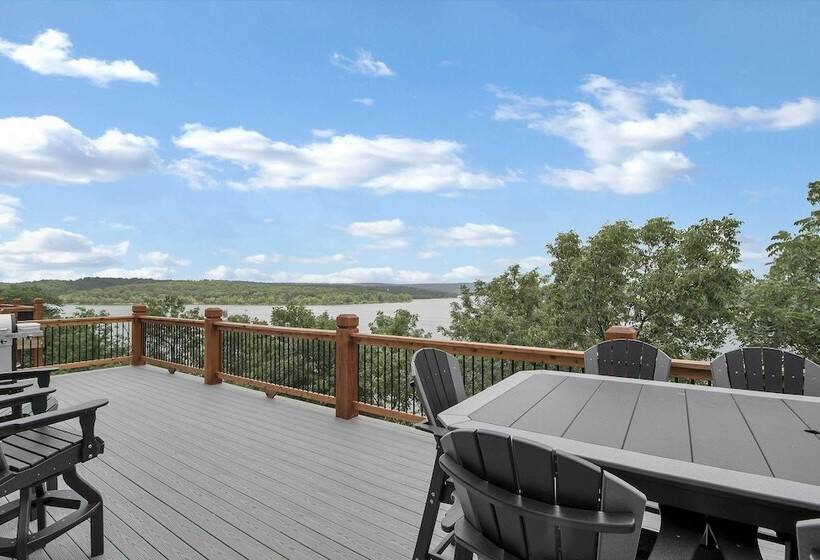 Lavish Retreat W/ Decks, Steps To Table Rock Lake!
