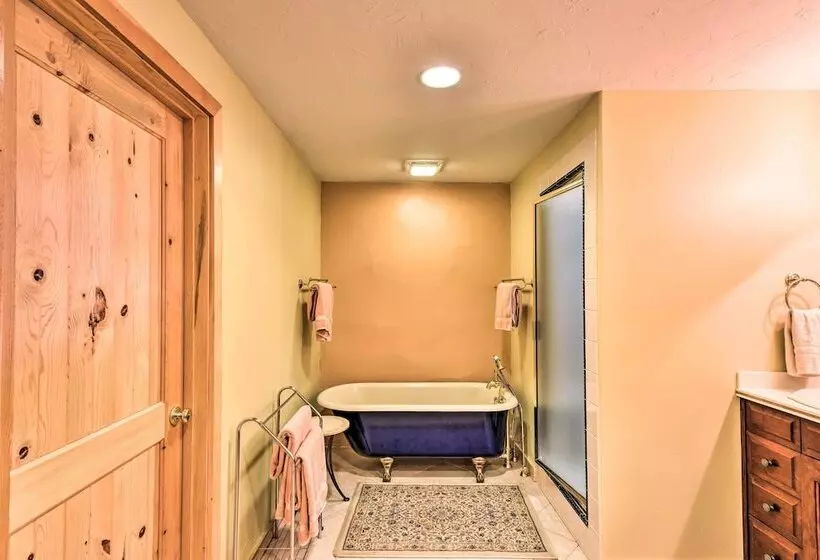 Luxe Twin Lakes House W/ Mountain & Lake Views!