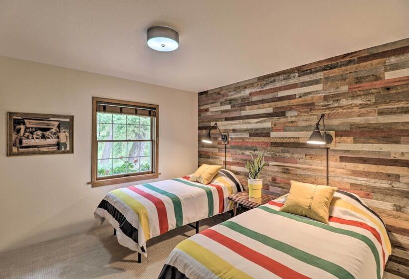 Montana Cottage: Easy Drive To Glacier Natl Park!