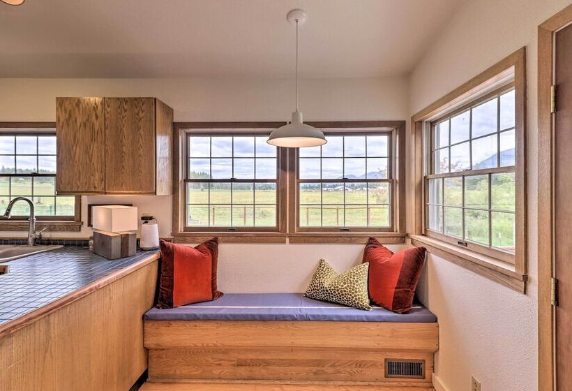 Montana Cottage: Easy Drive To Glacier Natl Park!