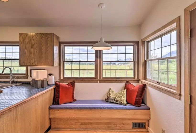 Montana Cottage: Easy Drive To Glacier Natl Park!