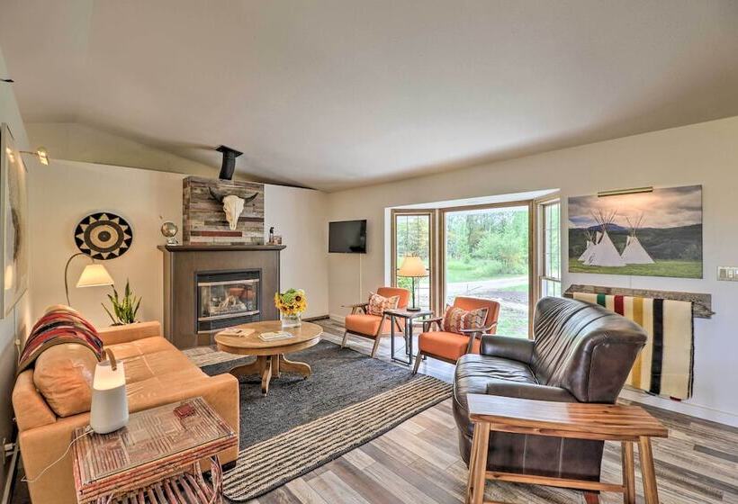 Montana Cottage: Easy Drive To Glacier Natl Park!