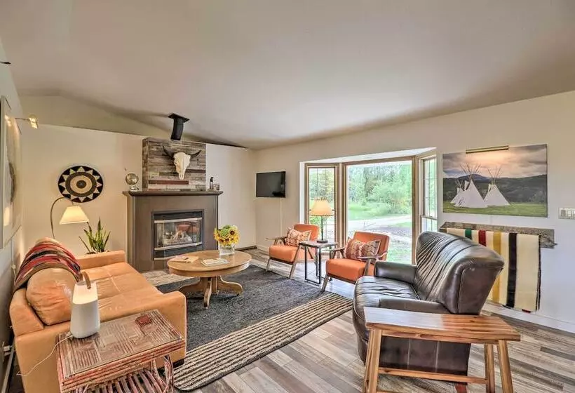 Montana Cottage: Easy Drive To Glacier Natl Park!