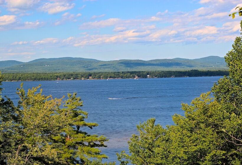 Ossipee Lake Cottage W/ Screened Porch & Fire Pit!