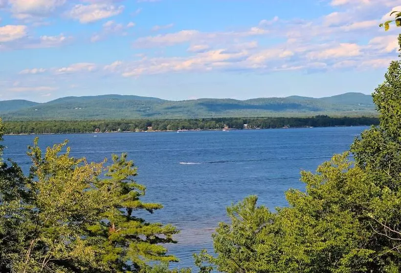 Ossipee Lake Cottage W/ Screened Porch & Fire Pit!