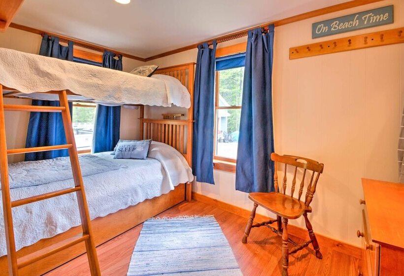 Ossipee Lake Cottage W/ Screened Porch & Fire Pit!