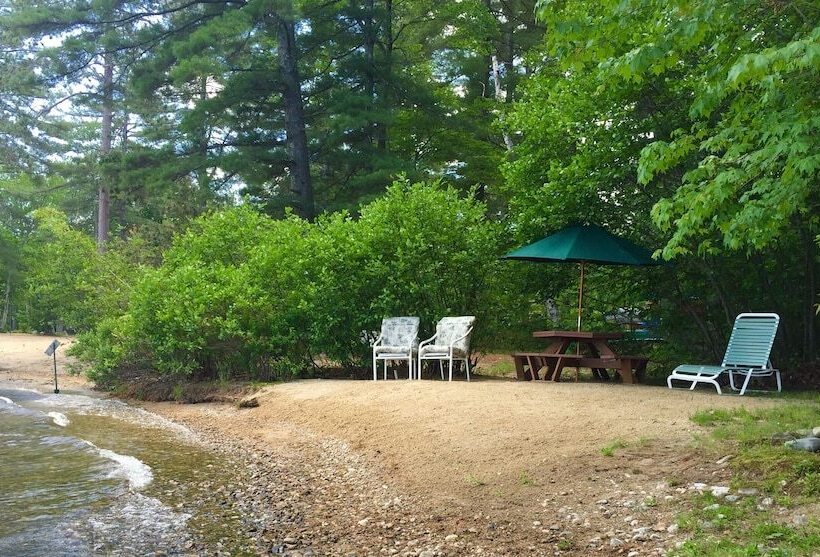 Ossipee Lake Cottage W/ Screened Porch & Fire Pit!